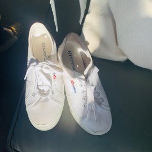 White Superga shoes size 6